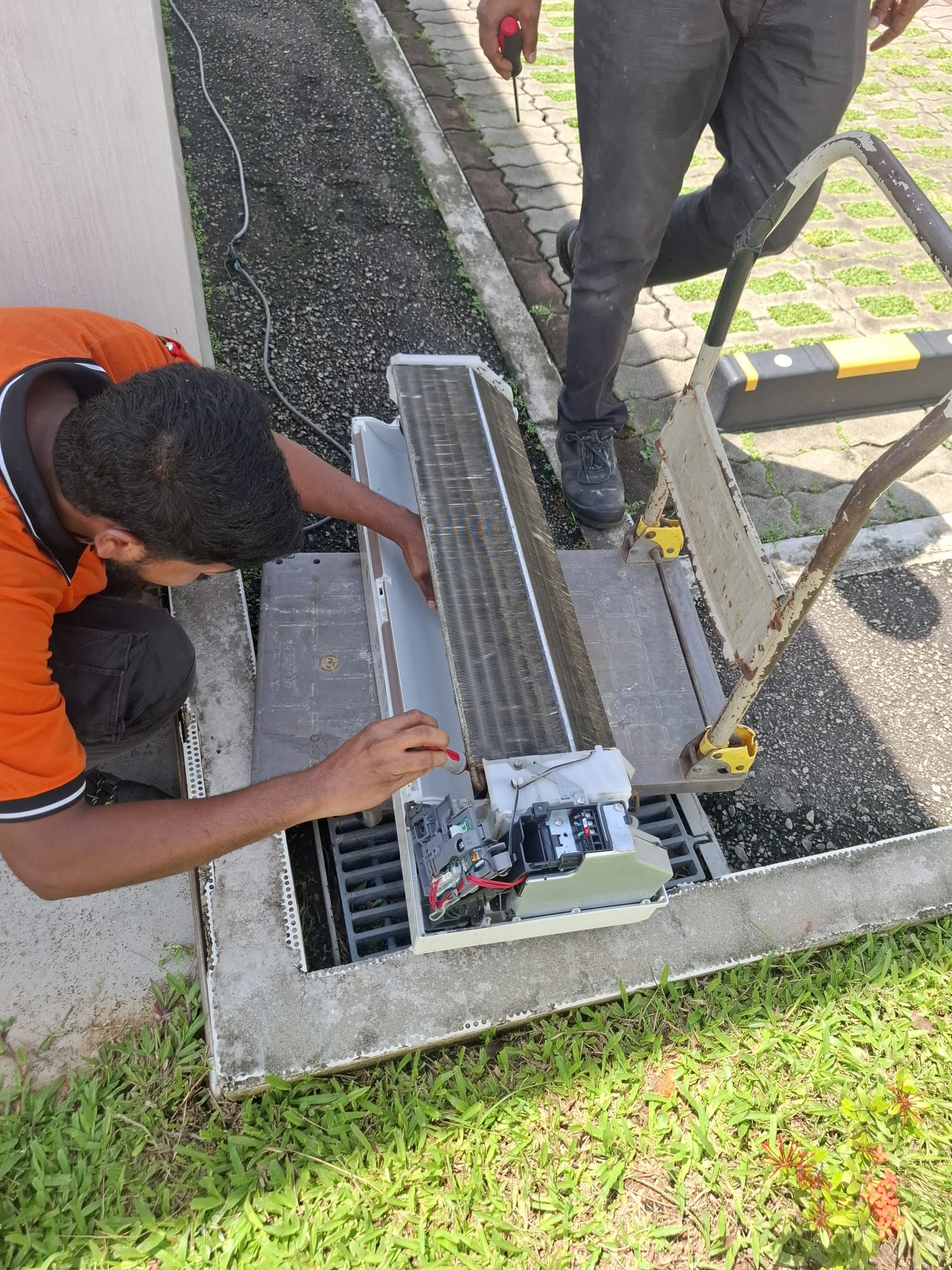 Commercial aircon troubleshooting project